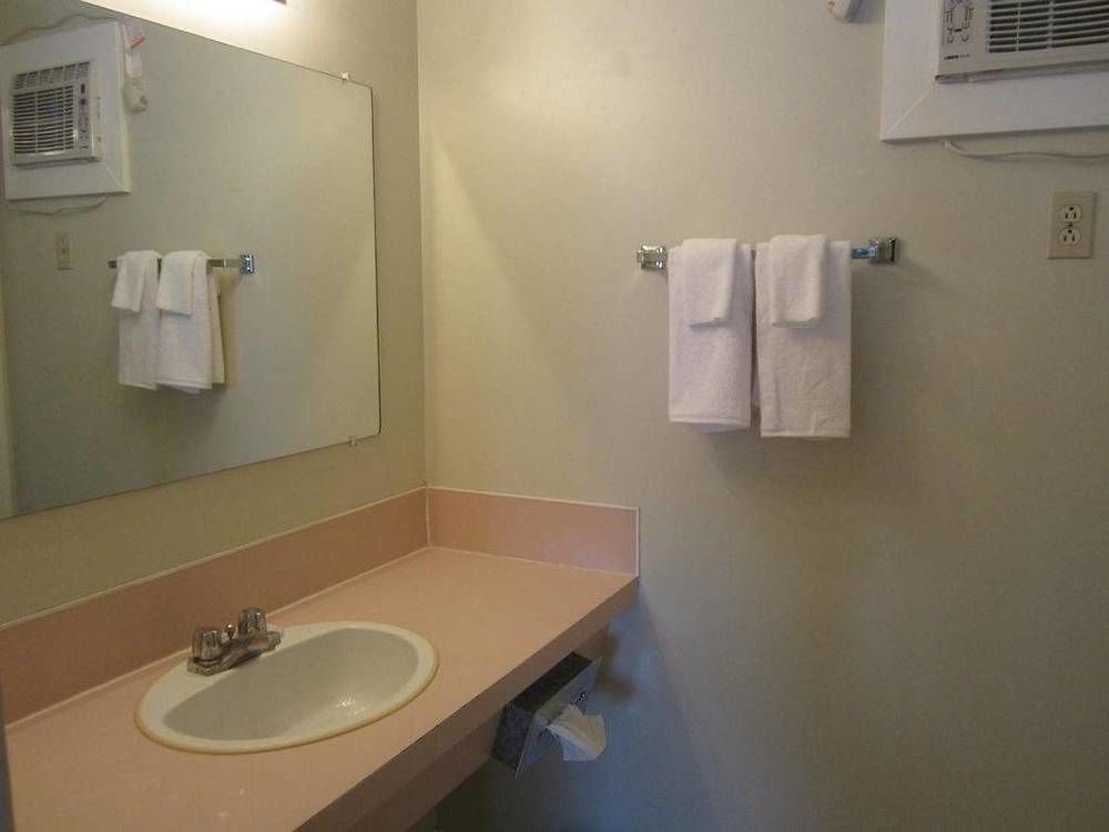 Westwood Motel 100 Mile House Zewnętrze zdjęcie