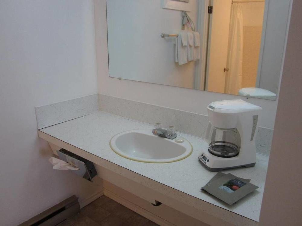 Westwood Motel 100 Mile House Zewnętrze zdjęcie