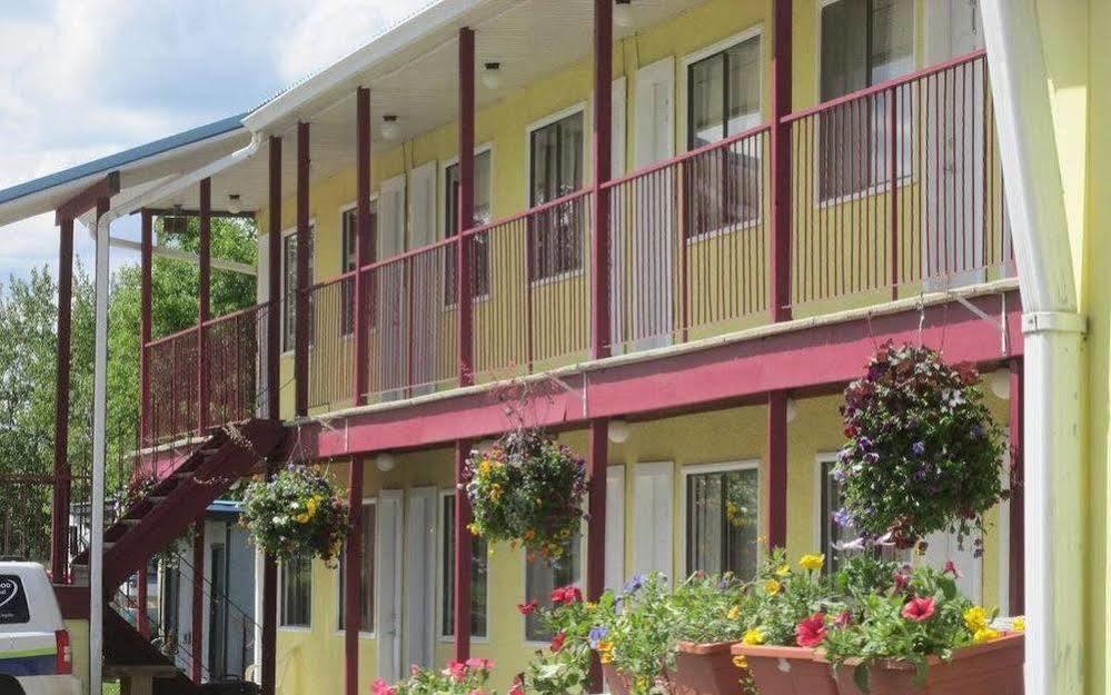 Westwood Motel 100 Mile House Zewnętrze zdjęcie