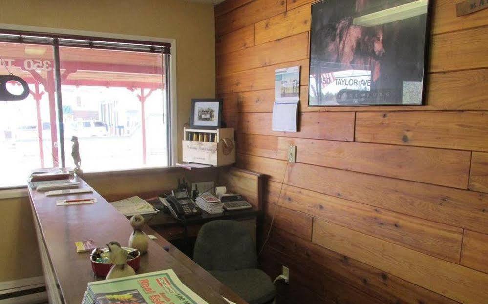 Westwood Motel 100 Mile House Zewnętrze zdjęcie